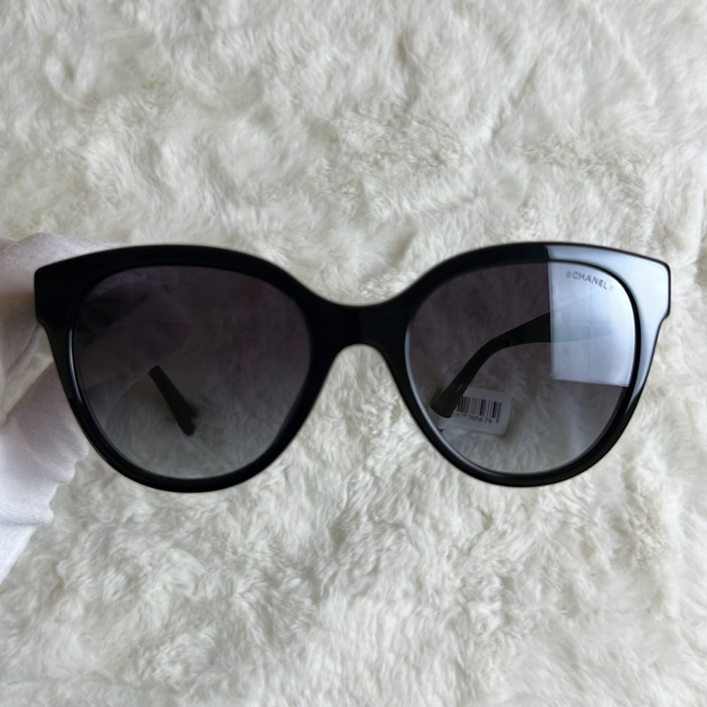Chanel sunglasses - Picture 5 of 8